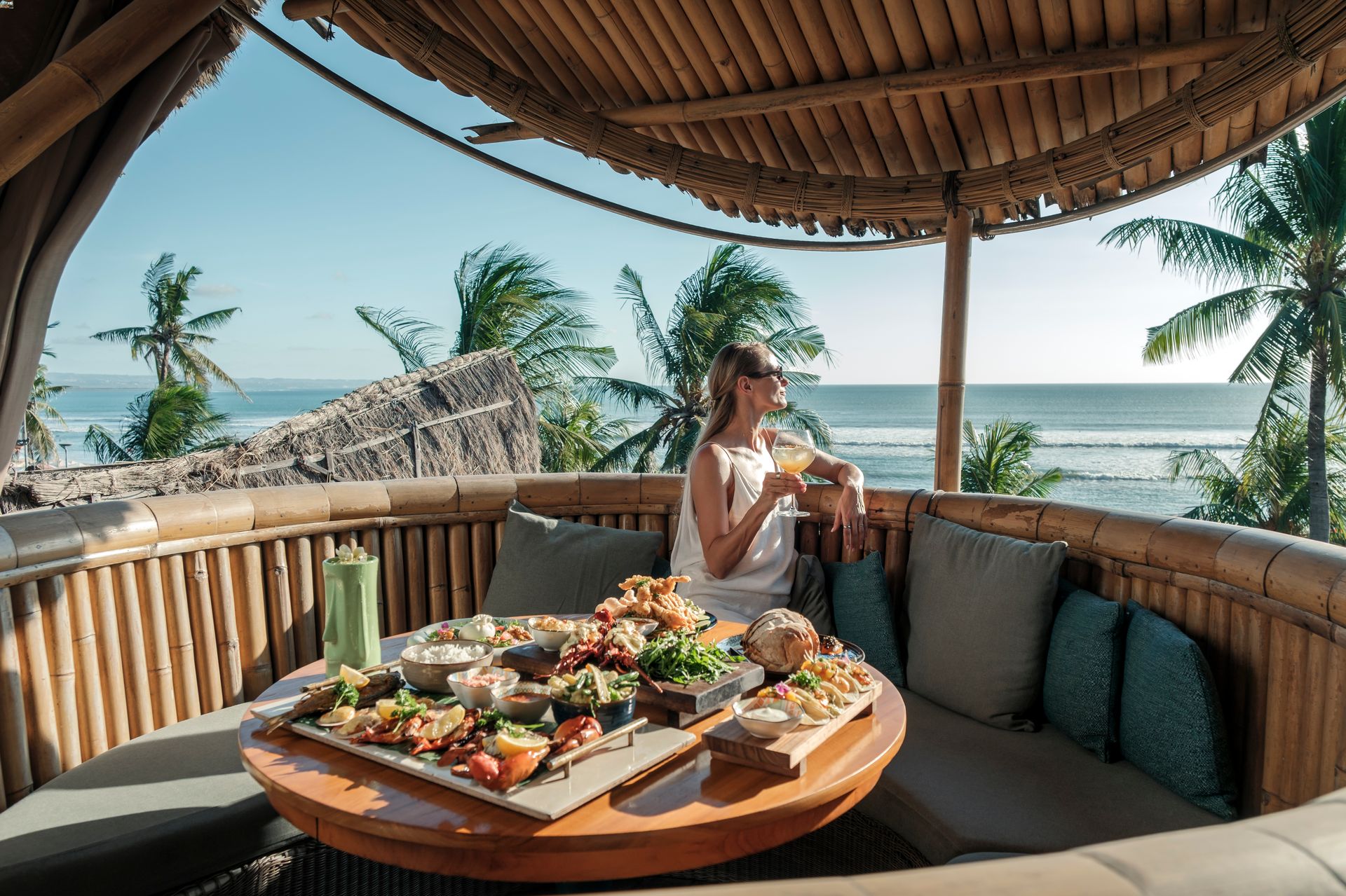 model_with_drink_and_food_at_azul